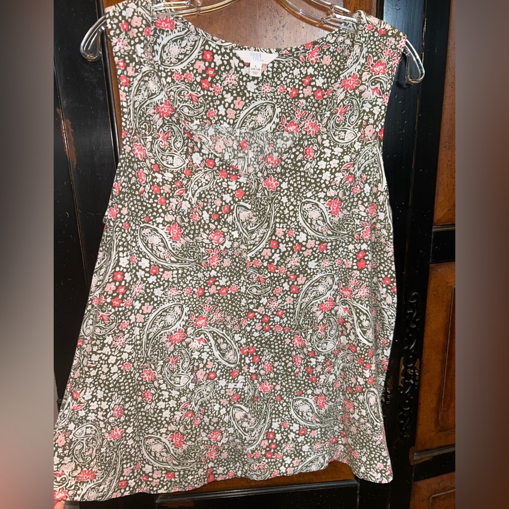 Floral Paisley sleeveless shirt